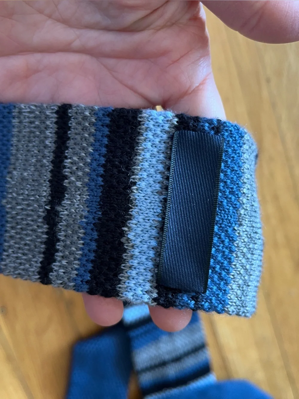 Uniqlo knit striped tie cravat blue black grey skinny square punk preppy vintage